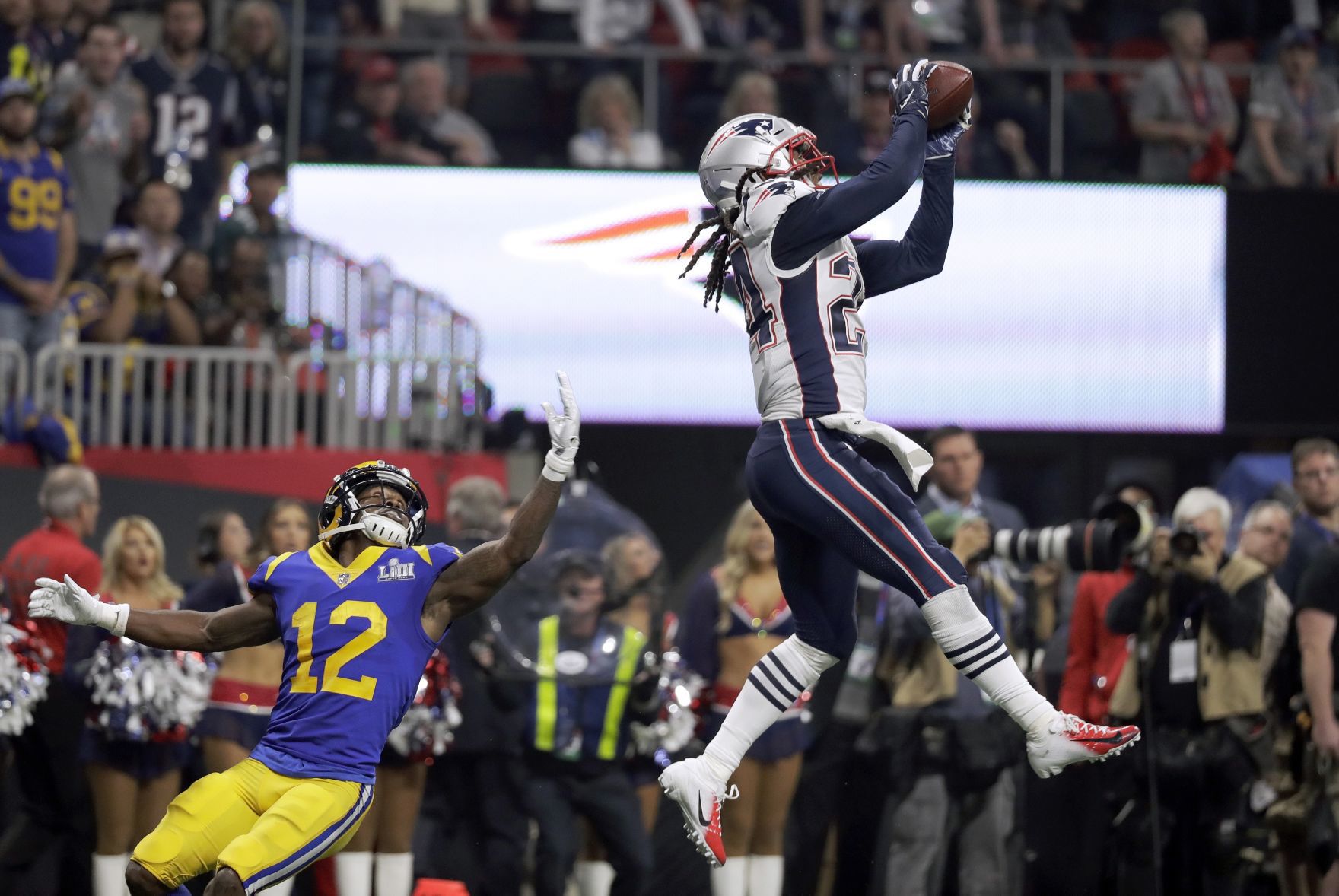 Patriots Rams Super Bowl Football